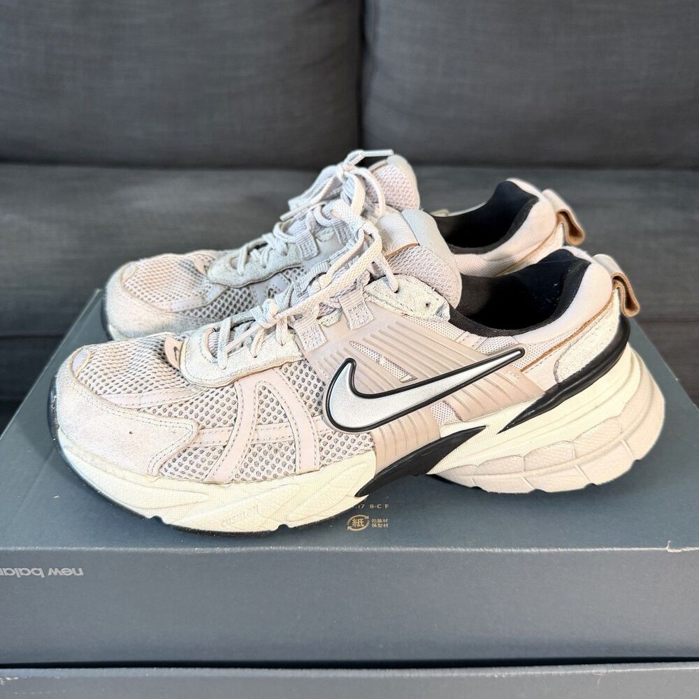 Nike V2K Run Platinum Violet Silver Gray Athletic Shoes Women's Size 9